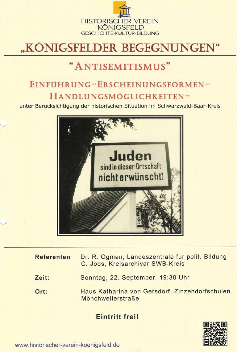 Auf dem Bild ist ein Flyer für eine Veranstaltung mit dem Thema "Antisemitismus" vom Historischen Verein Königsfeld zu sehen, der ein Schwarz-Weiß-Foto eines Schildes mit der Aufschrift "Juden sind in dieser Ortschaft nicht erwünscht" zeigt.