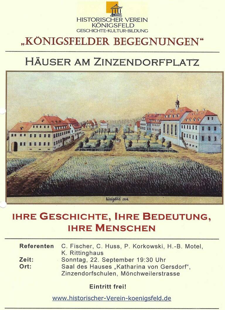 Ein Veranstaltungsplakat des Historischen Vereins Königsfeld informiert über eine Veranstaltung zu den Häusern am Zinzendorfplatz mit einem historischen Gemälde der Gebäude.
